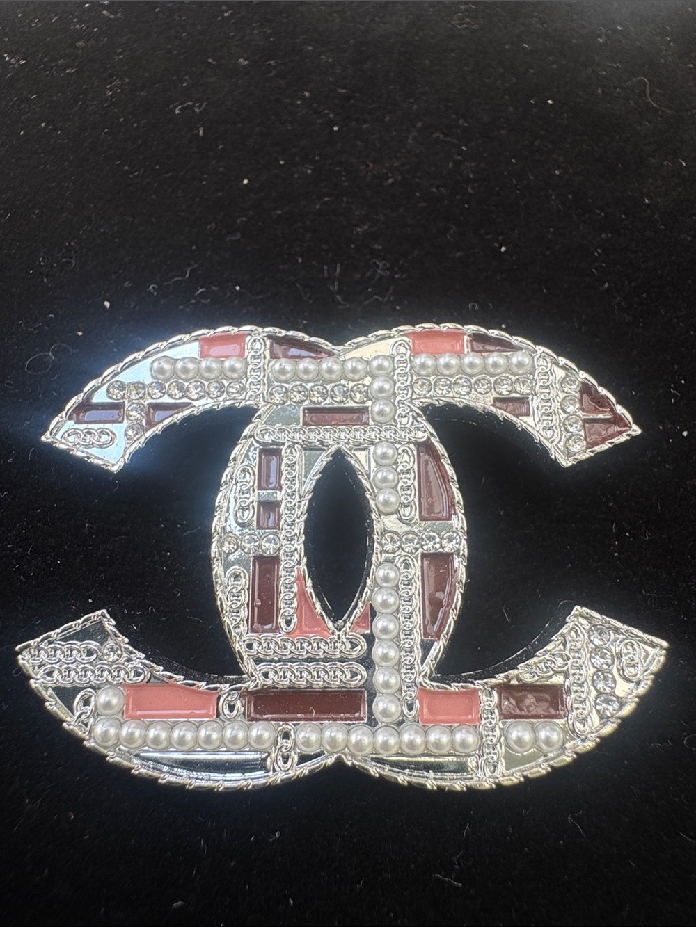 Brooch Interlocking